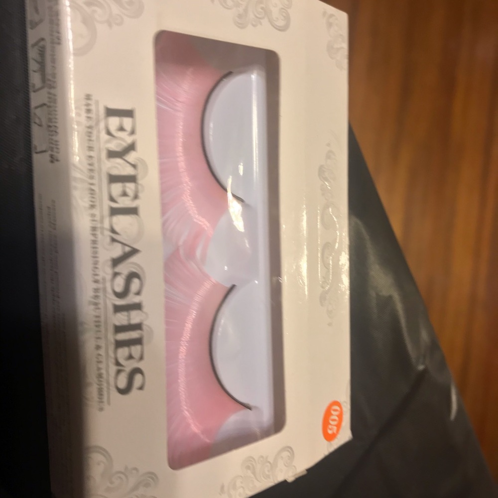 False Eyelashes - Picture 2 of 3